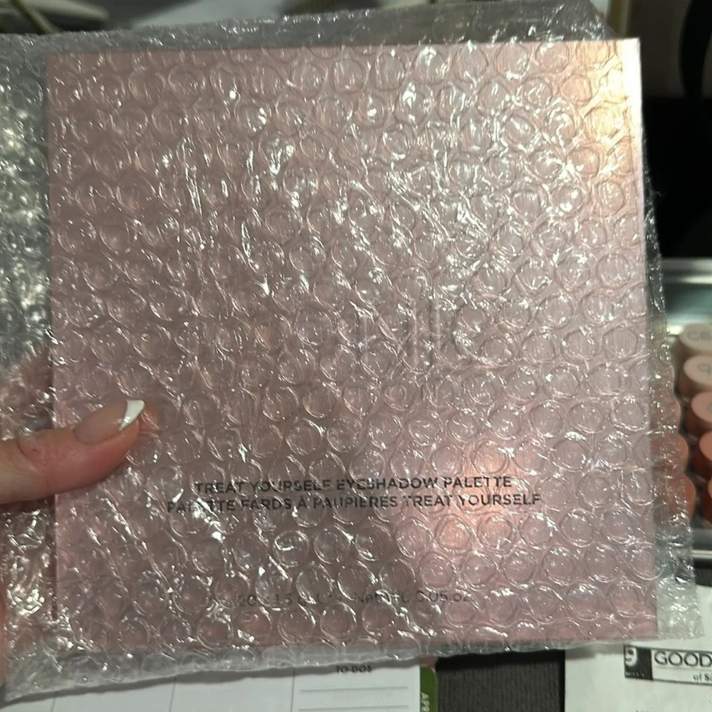New ICONIC LONDON Treat Yourself Eyeshadow Palette